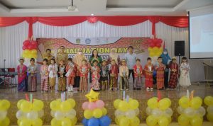 Ketua TP PKK Kabupaten Luwu Timur (Lutim), Hj. Sufriaty didampingi Ketua DWP Lutim, Hj. Masrah Bahri Suli, Kepala Desa Puncak Indah, Muhammad Cakir, Anggota DPRD, Mahading, dan Perwakilan Kepala Dinas Pendidikan dan Kebudayaan (Disdikbud) menghadiri Penamatan dan Perpisahan Anak Didik Tahun Ajaran 2021-2022, di Gedung Wanita Simpurusiang, Selasa (05/07/2022).