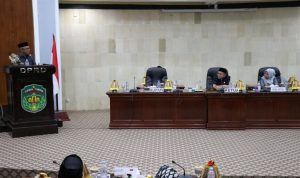 Bupati Luwu Timur, H. Budiman menghadiri Rapat Paripurna dengan agenda Jawaban Bupati Terhadap Pandangan Umum Fraksi-Fraksi Terhadap Rancangan Perda tentang Pertanggungjawaban Pelaksanaan APBD TA. 2021 di ruang paripurna DPRD Lutim, Rabu (06/07/2022).