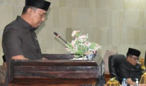 Juru Bicara Fraksi PAN, Andi Surono membacakan pemandangan Fraksi PAN di Rapat Paripurna Pendapat Akhir Fraksi-Fraksi Terhadap Rancangan Perda tentang pertanggungjawaban pelaksanaan APBD tahun 2021, Malili, Sulsel, Kamis (14/07/22).