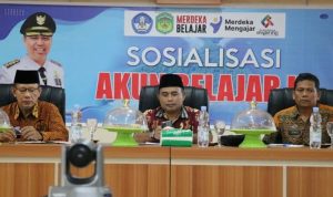 Kepala Sekolah dan Operator Sekolah baik yang ada di SD, SMP, maupun SMA/SMK, mulai hari, Kamis (14/07/2022), mengikuti secara Luring dan Daring Sosialisasi Pemanfaatan Akun Belajar.id yang diselenggarakan oleh Dinas Pendidikan dan Kebudayaan Kabupaten Luwu Timur di Aula Sasana Praja KantorBupati Lutim.