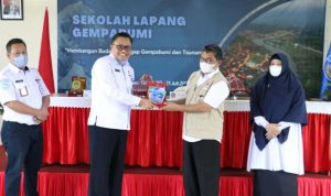 Dalam rangka meningkatkan pemahaman informasi gempabumi dan tsunami kepada stakeholder dan masyarakat dalam wilayah Kabupaten Luwu Timur, maka BMKG Wilayah IV Makassar menggelar Sekolah Lapang Gempabumi (SLG) yang berlangsung selama 2 (dua) hari (20-21 Juli 2022).