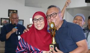 Toastmasters Meeting dipekan ke-9 yang berlangsung di aula rumah jabatan dihadiri langsung Bupati Luwu Timur, H. Budiman dan Ketua TP PKK Luwu Timur, Hj. Sufriaty. Bupati Luwu Timur, H. Budiman dinobatkan sebagai predikat Best Evaluator.
