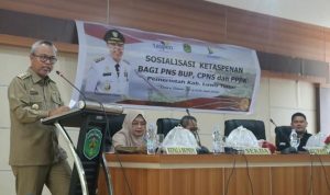 Bupati Luwu Timur, H. Budiman membuka Sosialisasi Ketaspenan Bagi BUP, CPNS dan PPK yang di rangkaikan dengan penyerahan SK Pensiun di Aula Sasana Praja kantor Bupati Luwu Timur, Selasa (12/07/2022).