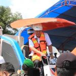 Bupati Luwu Timur, H. Budiman menyerahkan alat sarana produksi pertanian berupa 2 unit mesin combine dan 4 unit hand tracktor program PKPM PT. Vale Indonesia Tbk. di Kawasan Pertanian, Perkebunan dan Peternakan Kecamatan Malili, bertempat di Persawahan Dusun Hulupadang Desa Pongkeru, Kecamatan Malili, Rabu (13/07/2022).