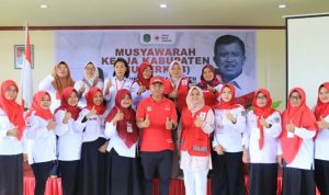 Bupati Luwu Timur, H. Budiman, menghadiri sekaligus menutup Musyawarah Kerja Kabupaten (Mukerkab) pengurus PMI Kabupaten Luwu Timur Periode 2022-2027 di Hotel I Lagaligo Malili, Selasa (26/07/2022).