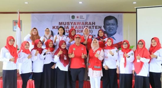 Bupati Luwu Timur, H. Budiman, menghadiri sekaligus menutup Musyawarah Kerja Kabupaten (Mukerkab) pengurus PMI Kabupaten Luwu Timur Periode 2022-2027 di Hotel I Lagaligo Malili, Selasa (26/07/2022).