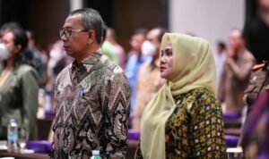 Ketua Komisi II DPRD Luwu Timur, Heryanti Harun Menghadiri Serah Terima Jabatan Perwakilan BPK Provinsi Sulawesi Selatan di Phinisi 1 Ballroom, Hotel Claro. Jl. AP. Pettarani, Makassar. Rabu (14/9/2022).