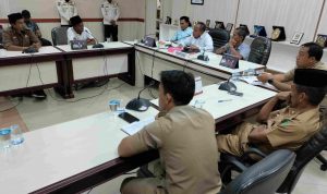 Aliansi Rakyat Miskin Lingkar Tambang hearing bersama Anggota DPRD kabupaten Luwu Timur di Ruang Aspirasi, usai melakukan unjuk rasa didepan kantor halaman DPRD Kabupaten Luwu Timur, Selasa (06/09/22).