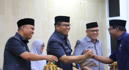 DPRD Kabupaten Luwu Timur kembali menggelar rapat paripurna dengan agenda Pemandangan Umum Fraksi Fraksi DPRD terhadap Ranperda tentang APBD Tahun Anggaran 2023, Selasa (25/10/2022).