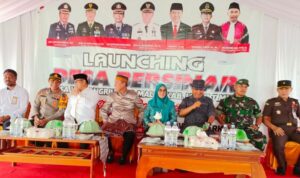 Ketua DPRD Lutim, Aripin saat menghadiri acara launching Desa Bersih Narkoba di Desa Wewangriu, Luwu Timur, Senin (10/10/22).