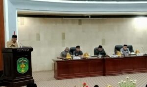 Fraksi Gerindra diwakili juru bicara, sarkawi dalam menyampaikan pemandangan fraksi-fraksi terkait pengelolaan limbah air dan penanaman modal, frkasi mendukung penuh atas ranperda tersebut, malili, jum'at (07/10/22).