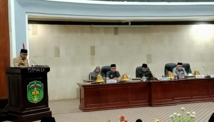 Fraksi Gerindra diwakili juru bicara, sarkawi dalam menyampaikan pemandangan fraksi-fraksi terkait pengelolaan limbah air dan penanaman modal, frkasi mendukung penuh atas ranperda tersebut, malili, jum'at (07/10/22).