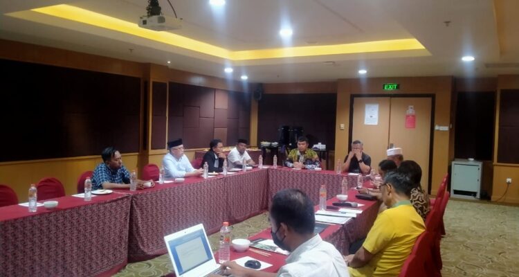Delapan partai pengusung melaksanakan musyawarah untuk mufakat dalam menentukan dua calon wakil bupati Luwu Timur di hotel Swis bel inn, Makassar, Jum'at (2/12/22).