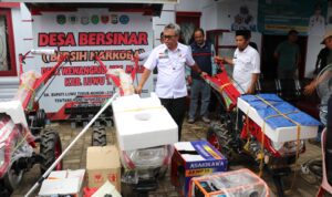 Bupati budiman Serahkan Sarana Pertanian dan Nelayan dari Program PT Vale Indonesia.