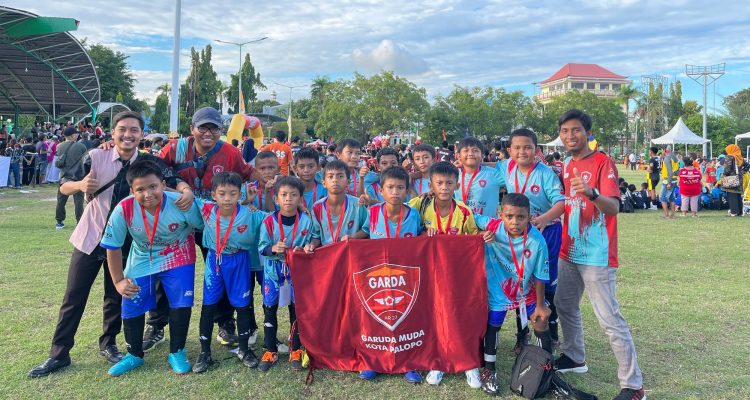 Tim sepak bola SSB Garda Palopo AR23 berhasil melaju ke babak 16 Besar dalam ajang Dandim Cup Pare-pare setelah meraih dua kemenangan berturut-turut. Pertandingan-pertandingan tersebut berlangsung di Lapangan Andi Makkasau Pare-pare.