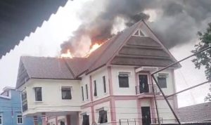 kantor-camat-walenrang-di-luwu-terbakar-tersambar-petir-1773834355734_169